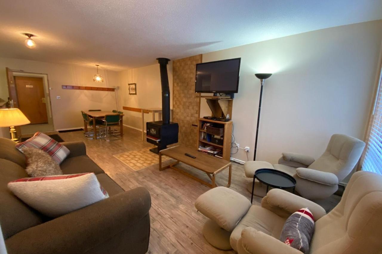 The Griz Inn By Park Vacation Management Ферни Экстерьер фото