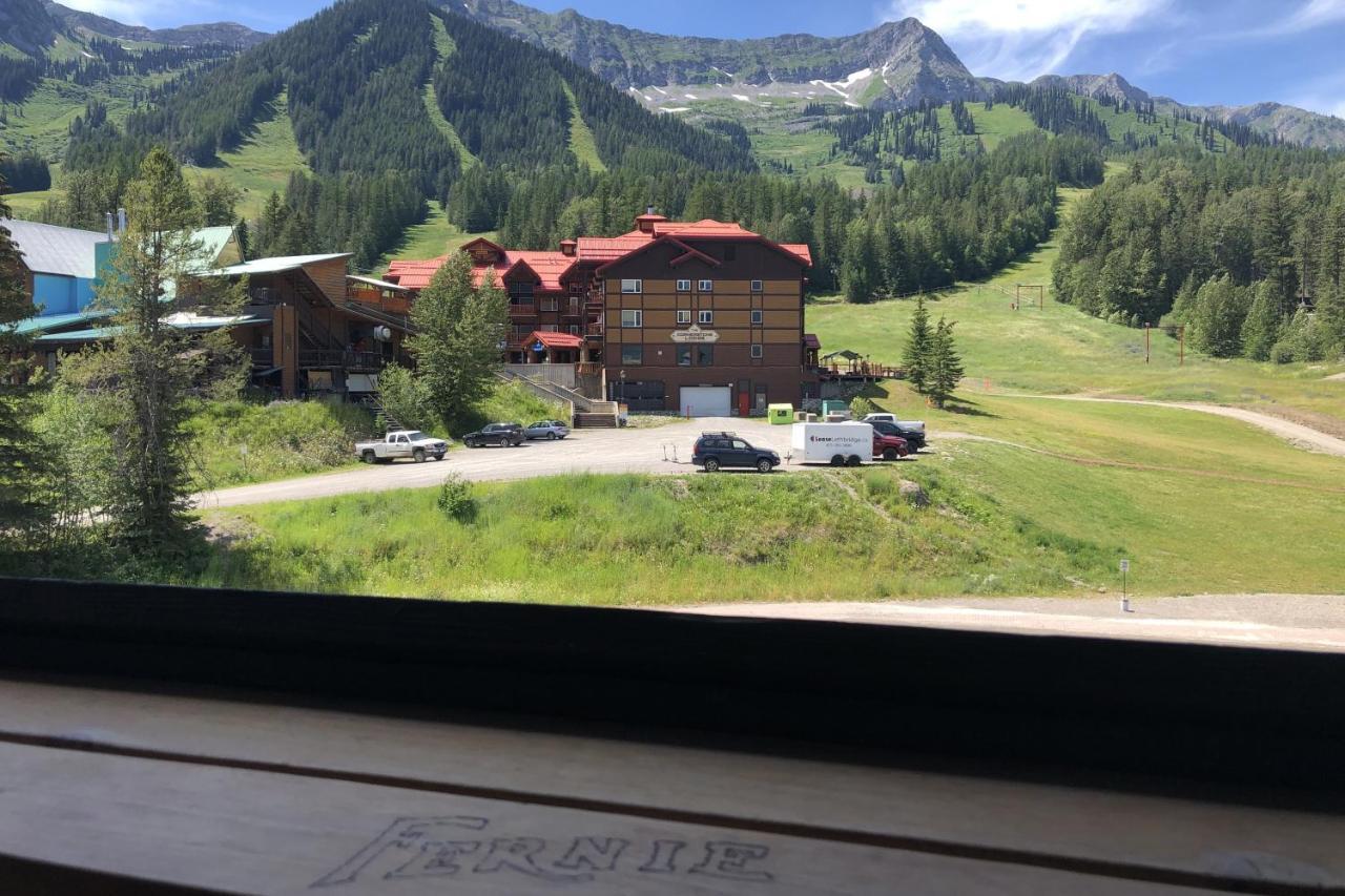 The Griz Inn By Park Vacation Management Ферни Экстерьер фото